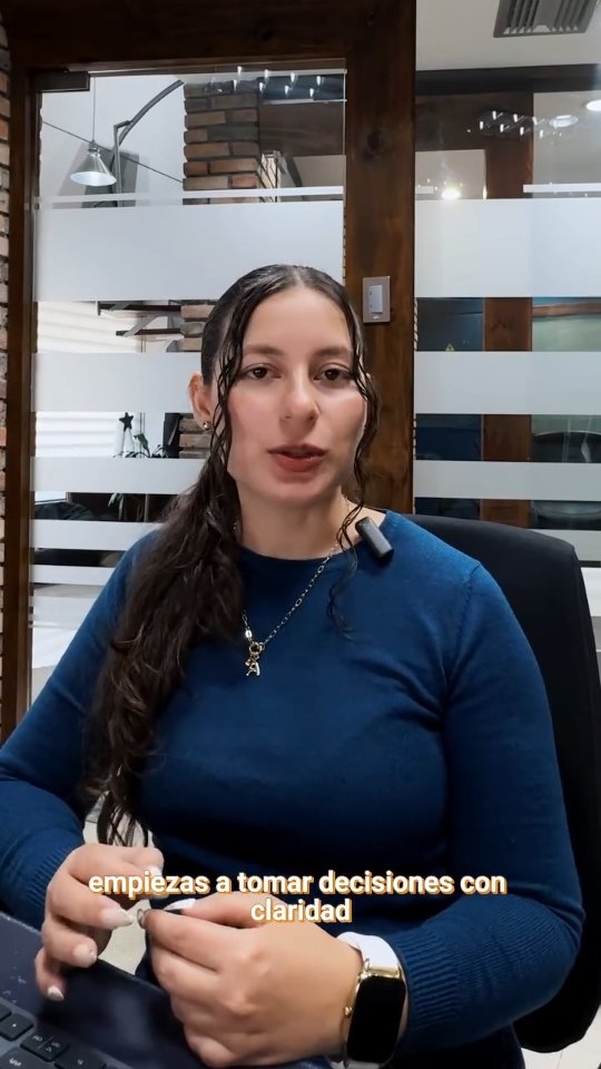 Cuando los números de tu negocio están dispersos…no sabes realmente cuánto estás ganando.
Un solo dashboard puede cambiarlo todo: visualiza ingresos, comisiones y resultados por cliente, en tiempo real y sin procesos manuales.
Porque cuando la información se organiza, las decisiones se vuelven claras.
¿Te gustaría tener algo así en tu negocio? Escríbenos al DM.